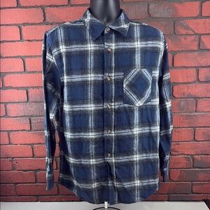 Field & Stream Men's‎ Checkered Button-Down Shirt – Medium